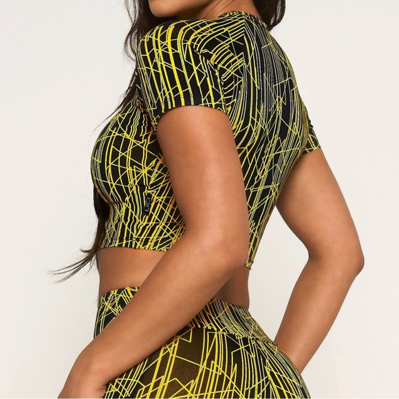 LiCi Fit PULSE Crop T-Shirt Top ⚡️ NEW WITH TAGS SMALL S Black Yellow T Shirt - Picture 2 of 5